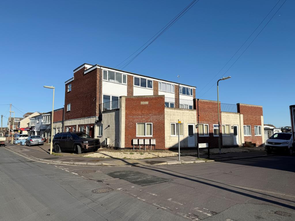 Lot: 115 - SUBSTANTIAL FREEHOLD INVESTMENT - Block of flats on corner of Creek Road and Wheatlands Avenue